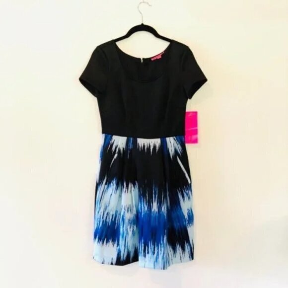 BETSEY JOHNSON PRINTED MINI DRESS - Picture 2 of 5